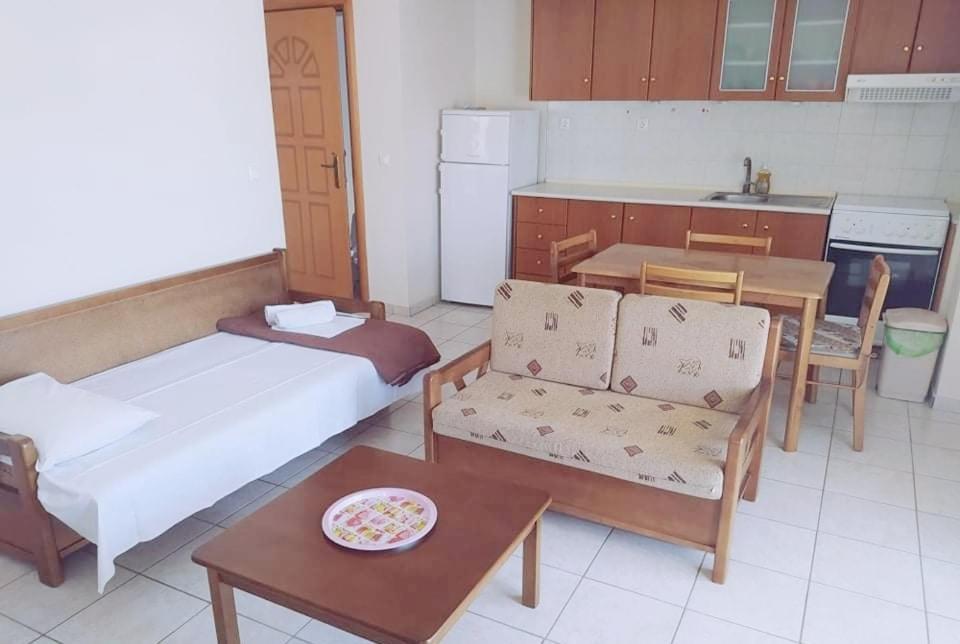 Stratos Family Apartments & Studios Neos Marmaras Quarto foto